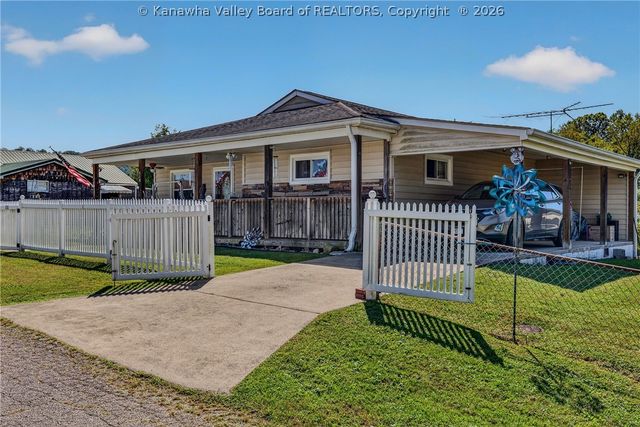 116 1st Avenue, Tornado, WV 25202