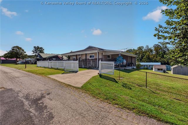 116 1st Avenue, Tornado, WV 25202
