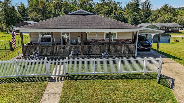 116 1st Avenue, Tornado, WV 25202