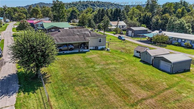 116 1st Avenue, Tornado, WV 25202