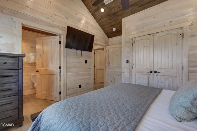 1717 Summit View Way, Pigeon Forge, TN 37862