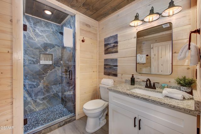 1717 Summit View Way, Pigeon Forge, TN 37862