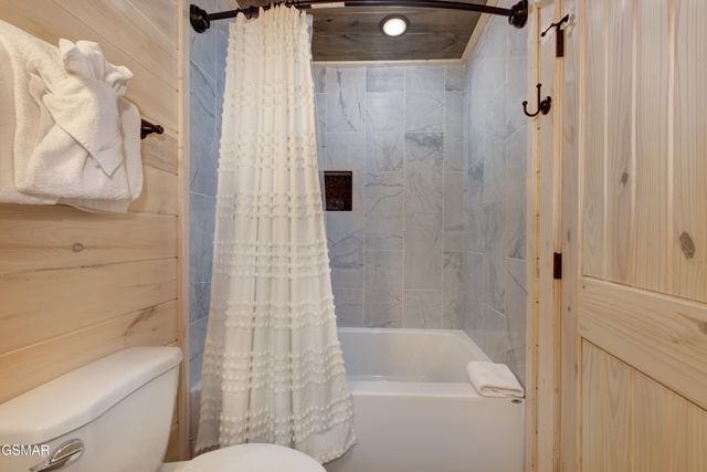 1717 Summit View Way, Pigeon Forge, TN 37862