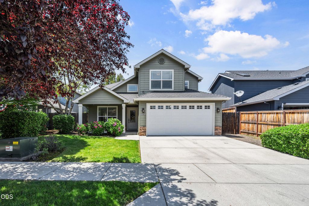 657 Spring Valley Drive, Medford, OR 97501
