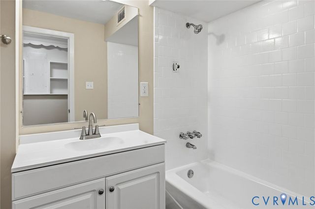 7480 Overlook Dr, Mechanicsville, VA 23111
