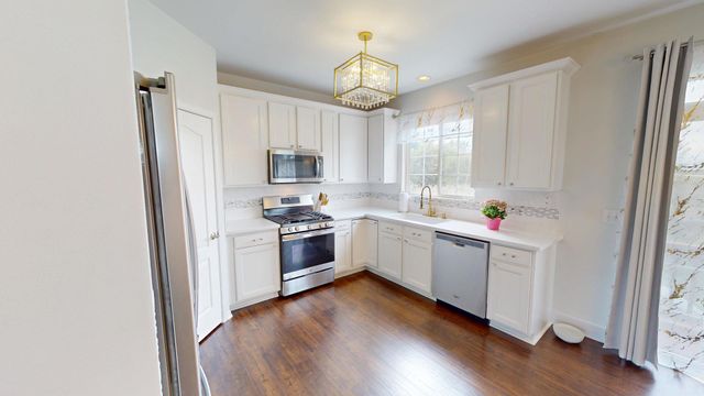 1667 Station Park Drive, Grayslake, IL 60030