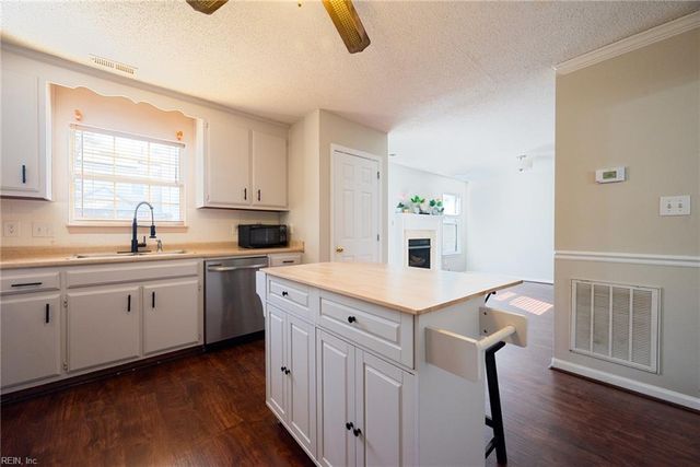 304 Jacks PL, Newport News, VA 23608