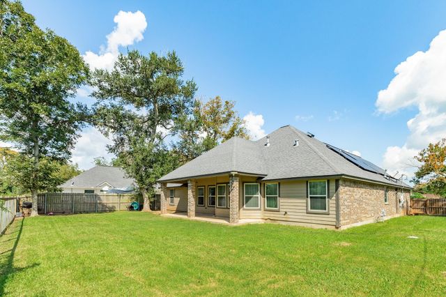 46 Ivy Court, Jones Creek, TX 77541