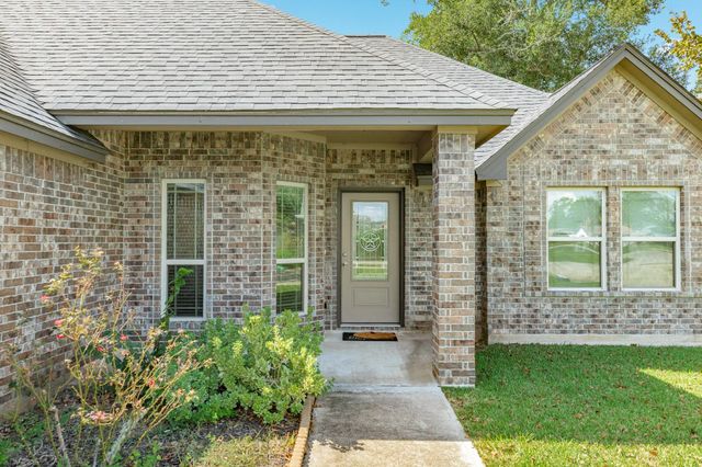 46 Ivy Court, Jones Creek, TX 77541