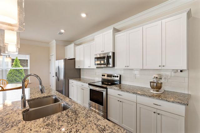 341 Geneva Ln, Columbia, TN 38401