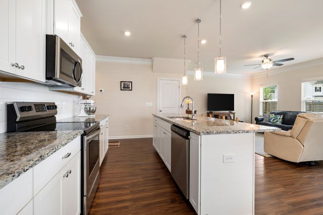341 Geneva Ln, Columbia, TN 38401