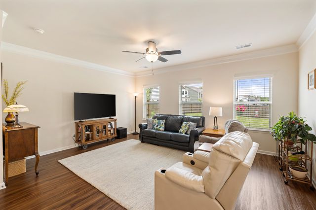341 Geneva Ln, Columbia, TN 38401
