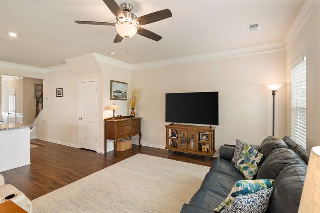 341 Geneva Ln, Columbia, TN 38401