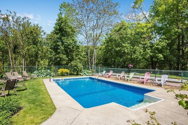 17 Collins Road, Wakefield, MA 01880