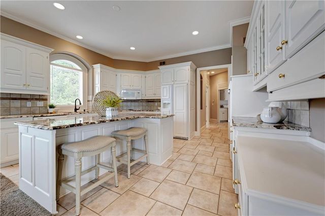 16890 Meadow Lane, Loch Lloyd, MO 64012