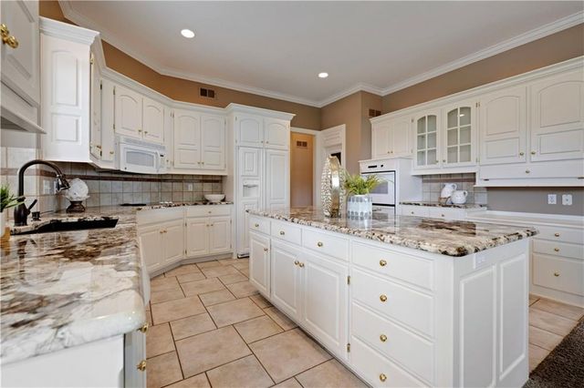 16890 Meadow Lane, Loch Lloyd, MO 64012