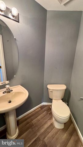 45 LITCHFIELD LN E, Martinsburg, WV 25404