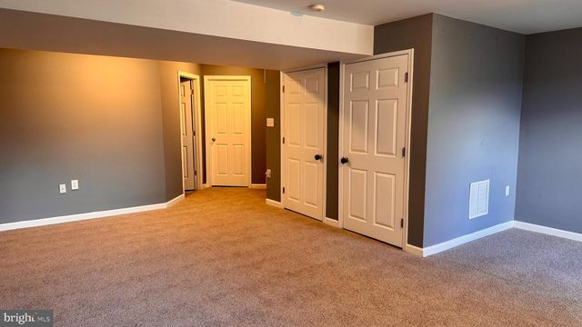 45 LITCHFIELD LN E, Martinsburg, WV 25404