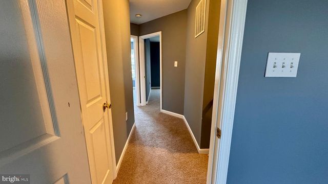 45 LITCHFIELD LN E, Martinsburg, WV 25404