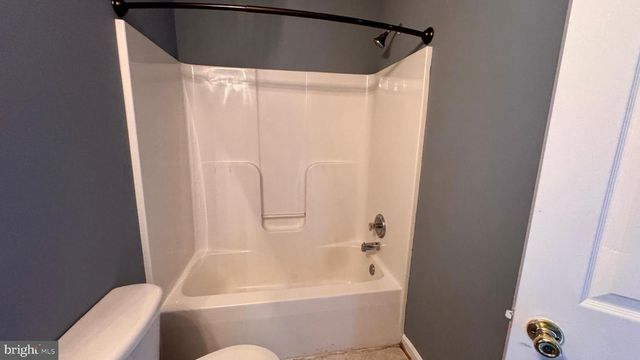 45 LITCHFIELD LN E, Martinsburg, WV 25404