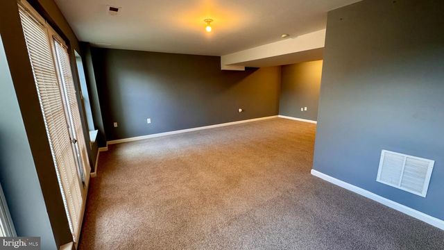 45 LITCHFIELD LN E, Martinsburg, WV 25404