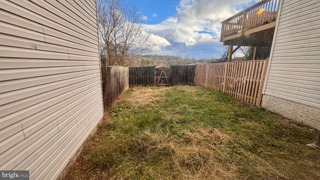 45 LITCHFIELD LN E, Martinsburg, WV 25404