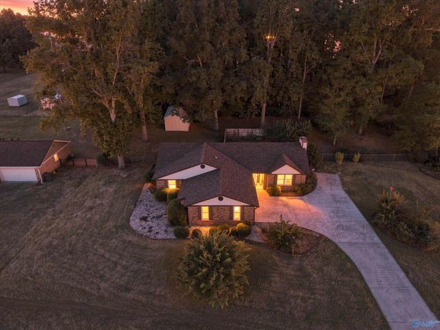 308 N Oxford Circle NW, Meridianville, AL 35759