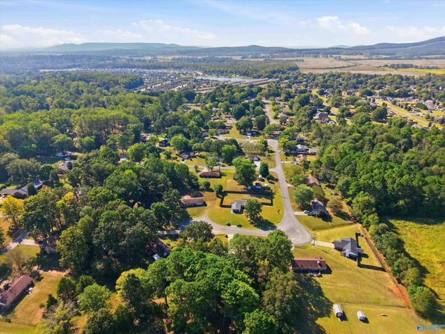 308 N Oxford Circle NW, Meridianville, AL 35759