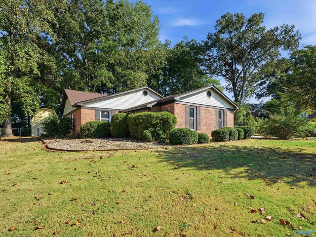308 N Oxford Circle NW, Meridianville, AL 35759
