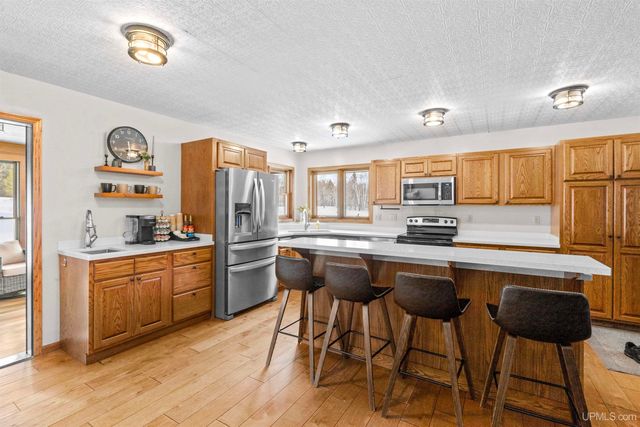 47212 Main Street, Houghton, MI 49931