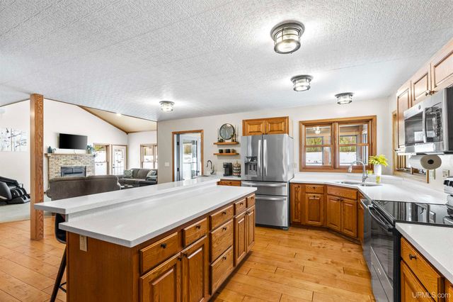 47212 Main Street, Houghton, MI 49931