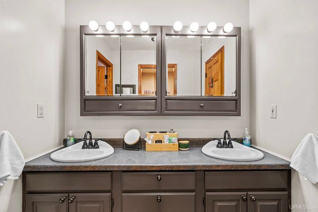 47212 Main Street, Houghton, MI 49931