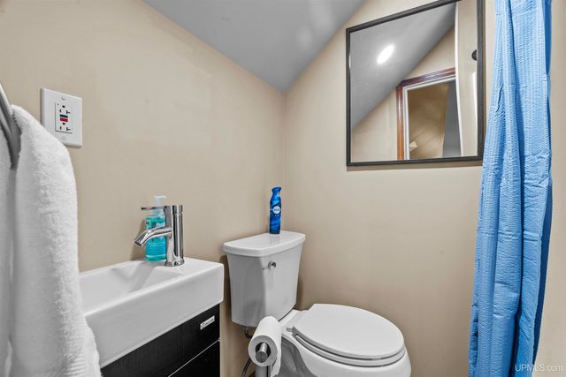 47212 Main Street, Houghton, MI 49931