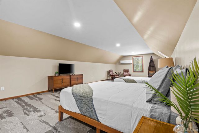 47212 Main Street, Houghton, MI 49931