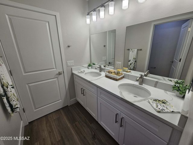 2020 E River Rd Unit 102, Tucson, AZ 85718