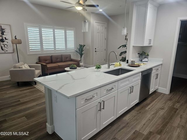 2020 E River Rd Unit 102, Tucson, AZ 85718