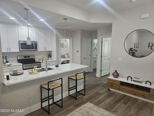 2020 E River Rd Unit 102, Tucson, AZ 85718