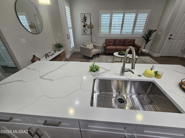 2020 E River Rd Unit 102, Tucson, AZ 85718