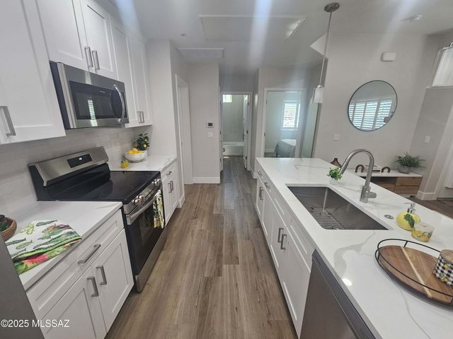 2020 E River Rd Unit 102, Tucson, AZ 85718