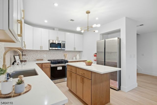 643 S 10Th St, Newark City, NJ 07108