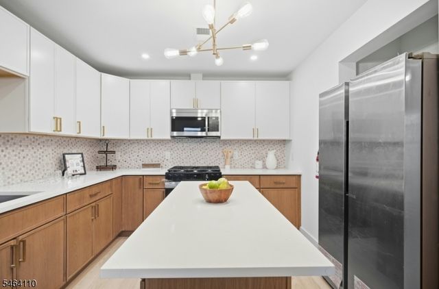 643 S 10Th St, Newark City, NJ 07108