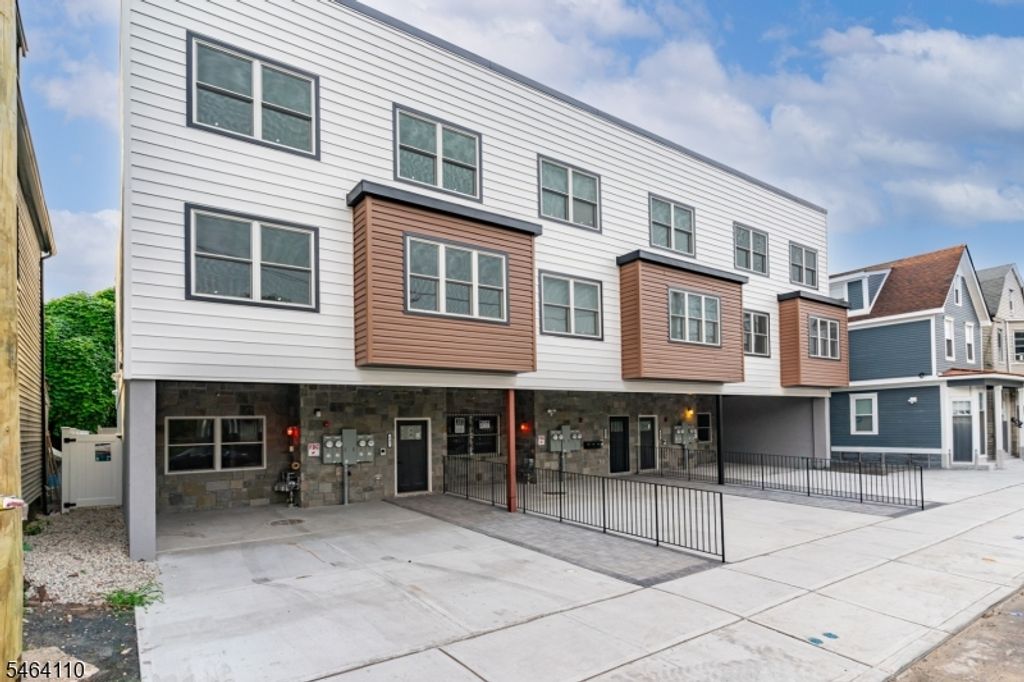 643 S 10Th St, Newark City, NJ 07108