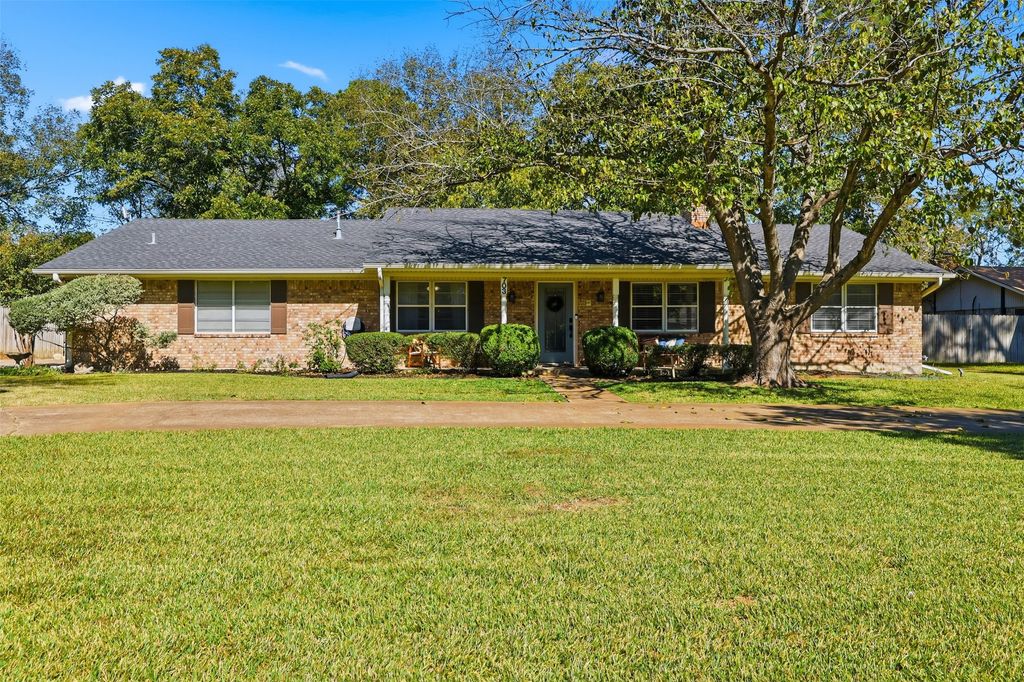 703 E Pennsylvania Avenue, Van, TX 75790