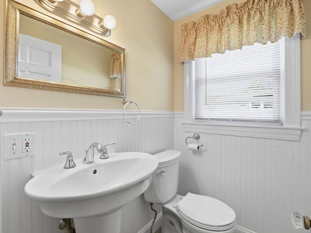 14 Delwood Rd, Chelmsford, MA 01824