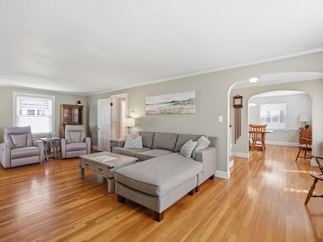 14 Delwood Rd, Chelmsford, MA 01824