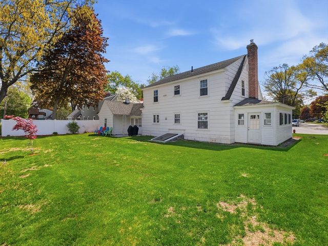 14 Delwood Rd, Chelmsford, MA 01824