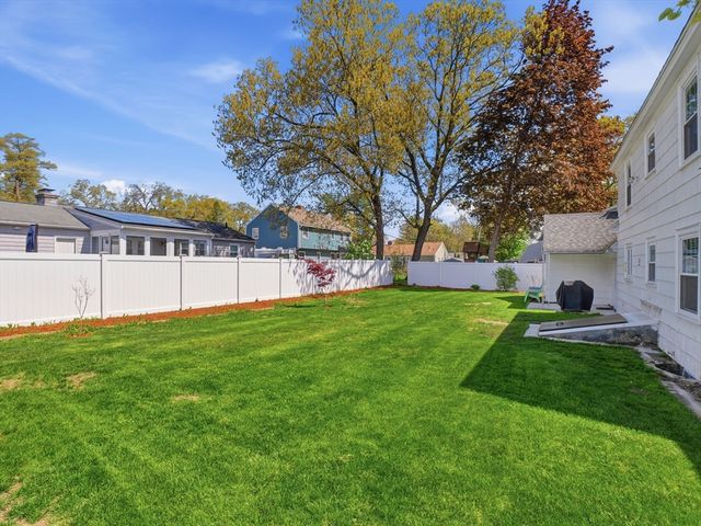14 Delwood Rd, Chelmsford, MA 01824