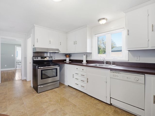 14 Delwood Rd, Chelmsford, MA 01824