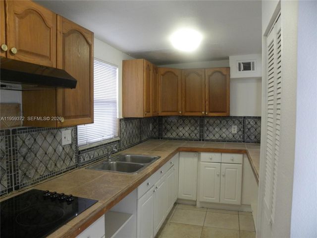 25 NW 50th Ave 2, Miami, FL 33126