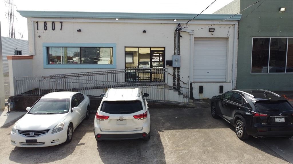 1807 E Levee Street, Dallas, TX 75207